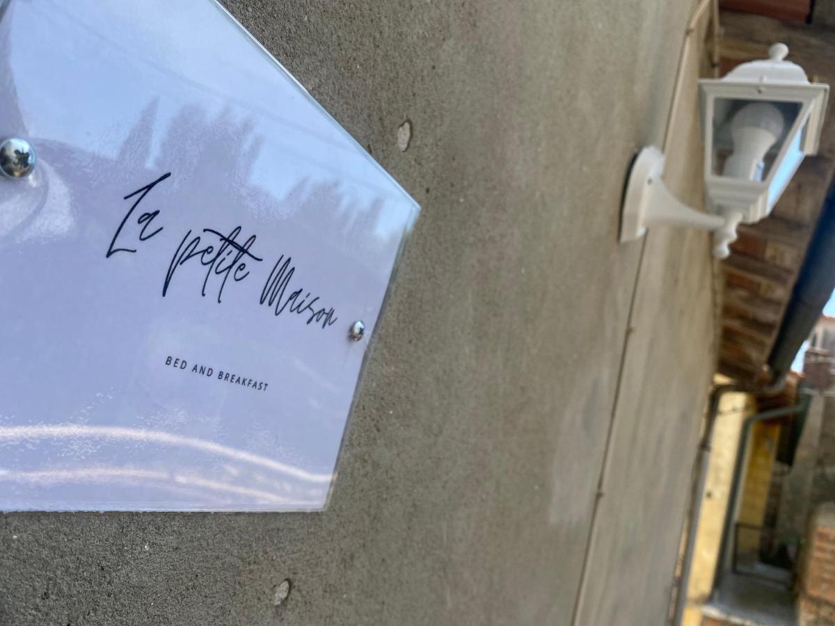 La Petite Maison Usigliano Eksteriør billede